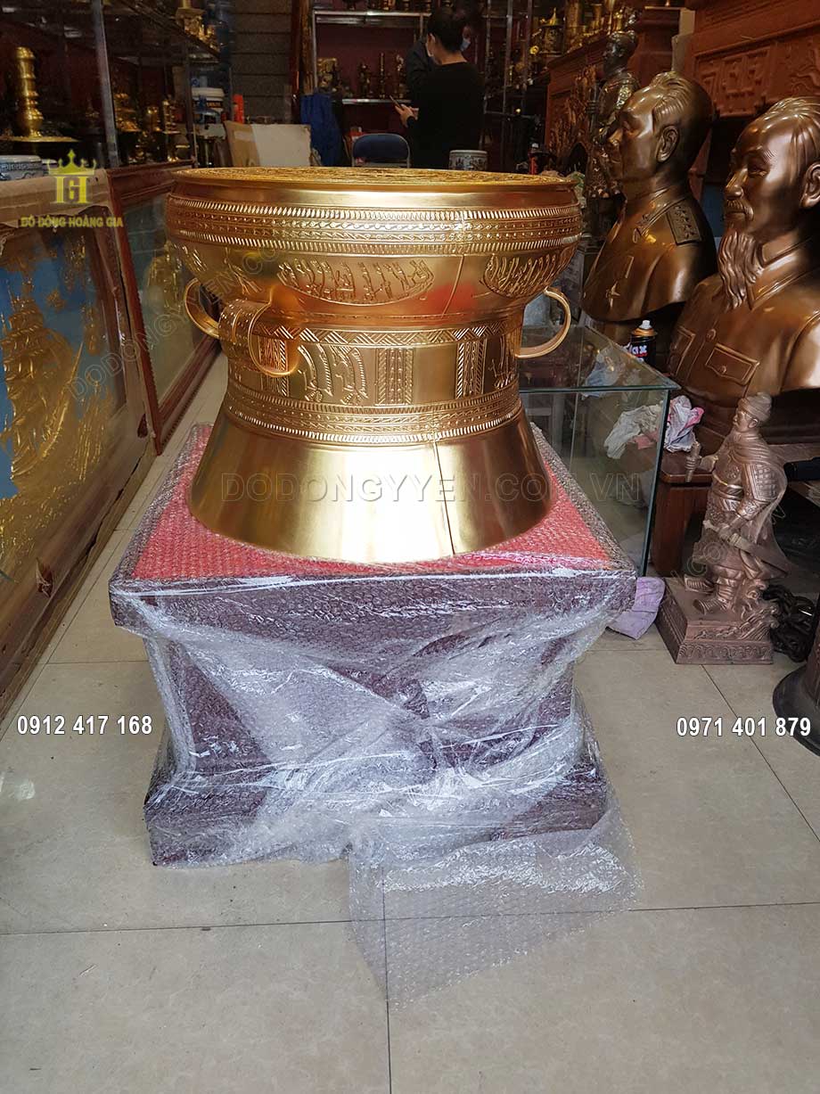 Kh&ocirc;ng chỉ mang lại vẻ đẹp sang trọng cho kh&ocirc;ng gian, vật phẩm c&ograve;n mang &yacute; nghĩa phong thủy học s&acirc;u sắc, gi&uacute;p mang lại t&agrave;i lộc, may mắn v&agrave; b&igrave;nh an cho gia chủ